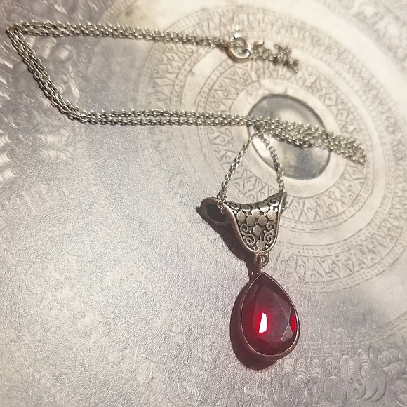 Designer signed Janice Girardi 6ct Garnet Sterling Bali Style Necklace - Picture 5 of 6